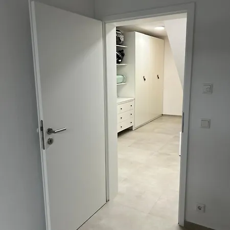 Emma Gardencity Basement Flat *