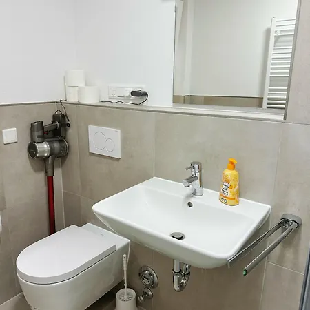 Emma Gardencity Basement Flat * Monaco di Baviera