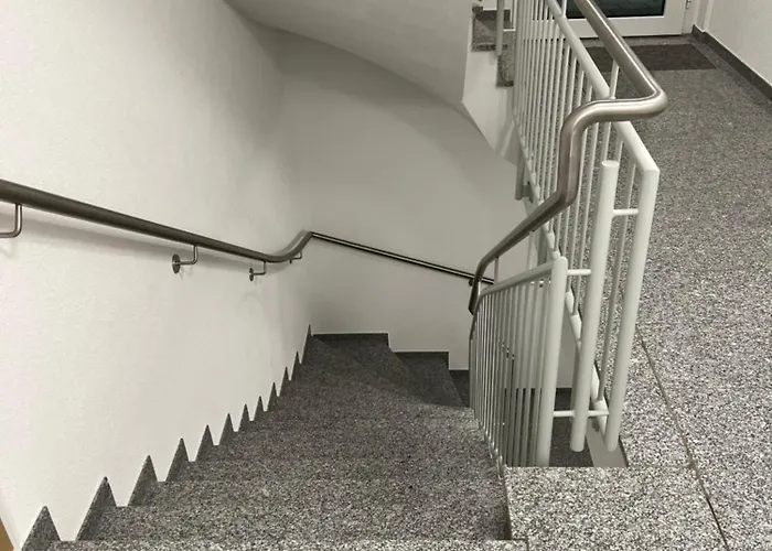 Emma Gardencity Basement Flat アパート