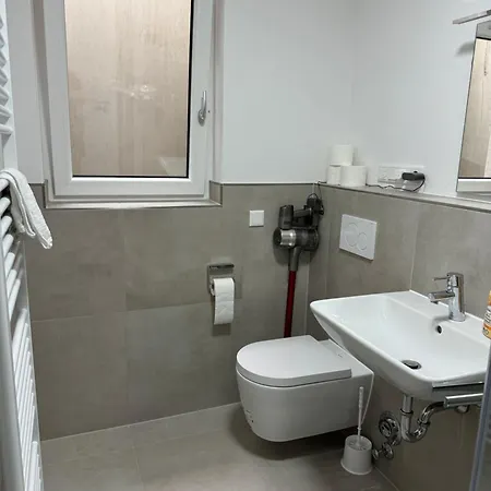 Apartamento Emma Gardencity Basement Flat *