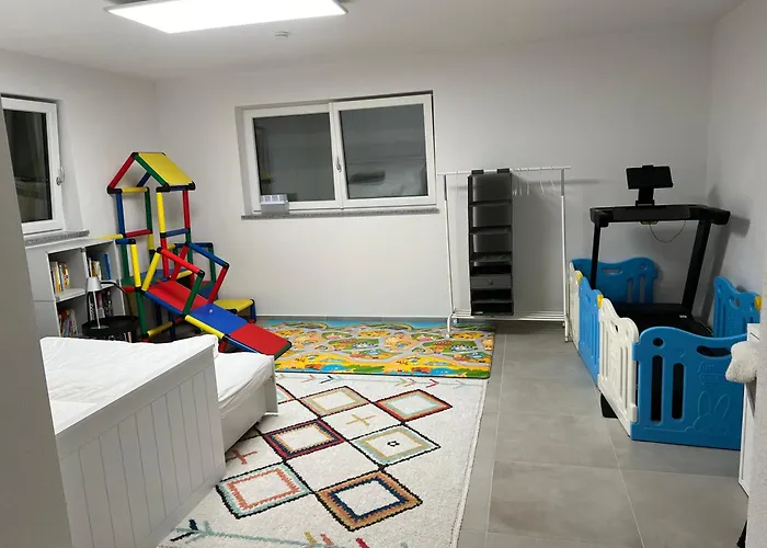 Emma Gardencity Basement Flat Apartment *